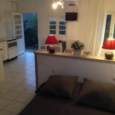 Hébergement de vacances Les Pres De La Mirandole, 3 Gites, 5 Chambres, Piscine *