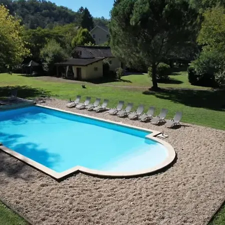 Les Pres De La Mirandole, 3 Gites, 5 Chambres, Piscine Hébergement de vacances
