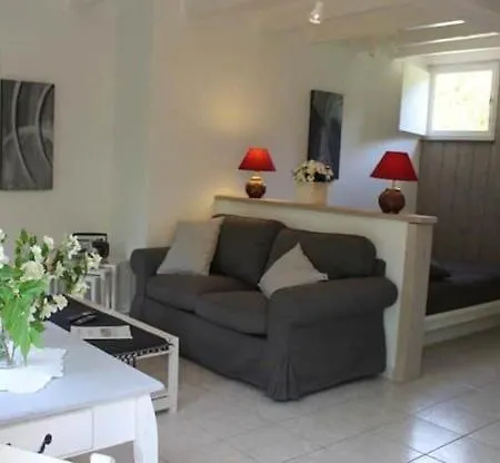 Hébergement de vacances Les Pres De La Mirandole, 3 Gites, 5 Chambres, Piscine Daglan